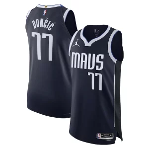 Eccezionale Classico Luka Dončić Dallas Mavericks Jordan Brand Authentic Player Jersey Statement Edition Navy per i devoti sostenitori