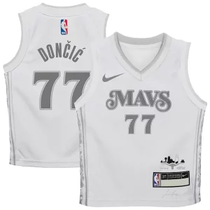 Meraviglioso Luka Dončić Dallas Mavericks Nike Preschool 2024/25 Swingman Player Jersey City Edition White per i devoti sostenitori