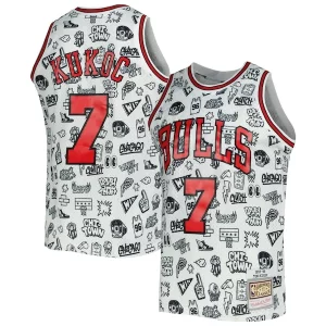 Splendido Delizioso Fantastico Toni Kukoc Chicago Bulls 1997/98 Hardwood Classics Doodle Swingman Jersey White per i devoti sostenitori