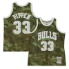 Robusto Scottie Pippen Chicago Bulls Hardwood Classics 1997/98 Ghost Green Swingman Jersey Camo per i devoti sostenitori