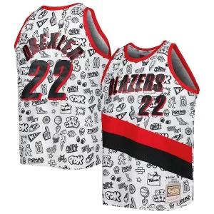 Ottimo Cool Clyde Drexler Portland Trail Blazers 1991/92 Hardwood Classics Doodle Swingman Player Jersey White per i devoti sostenitori