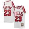 Pratico Fascinante Michael Jordan Chicago Bulls Youth 1997/98 Hardwood Classics Authentic Jersey White/Black/Red per i devoti sostenitori