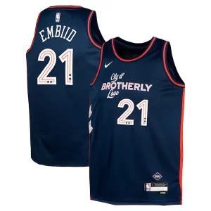 Moderno Joel Embiid Philadelphia 76ers Nike Youth Swingman Replica Jersey City Edition Navy  per i devoti sostenitori